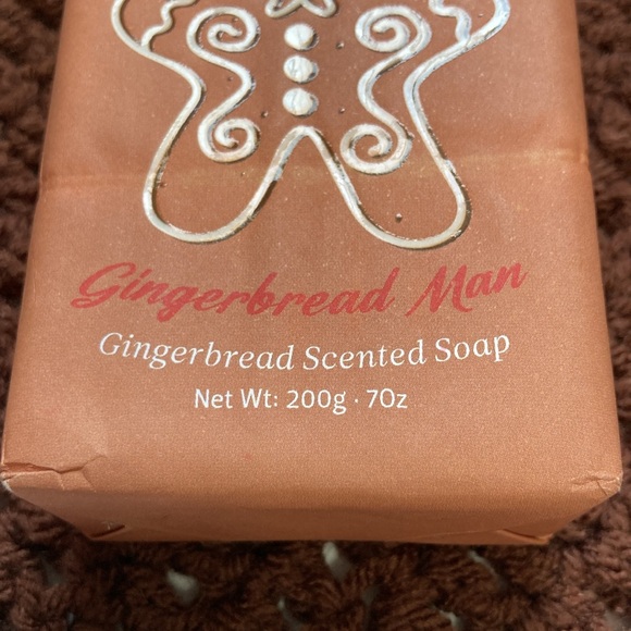 CASTELBEL Limited Edition Gingerbread Man Fragrance Bath Bar Washcloth Gift Set - Picture 5 of 8